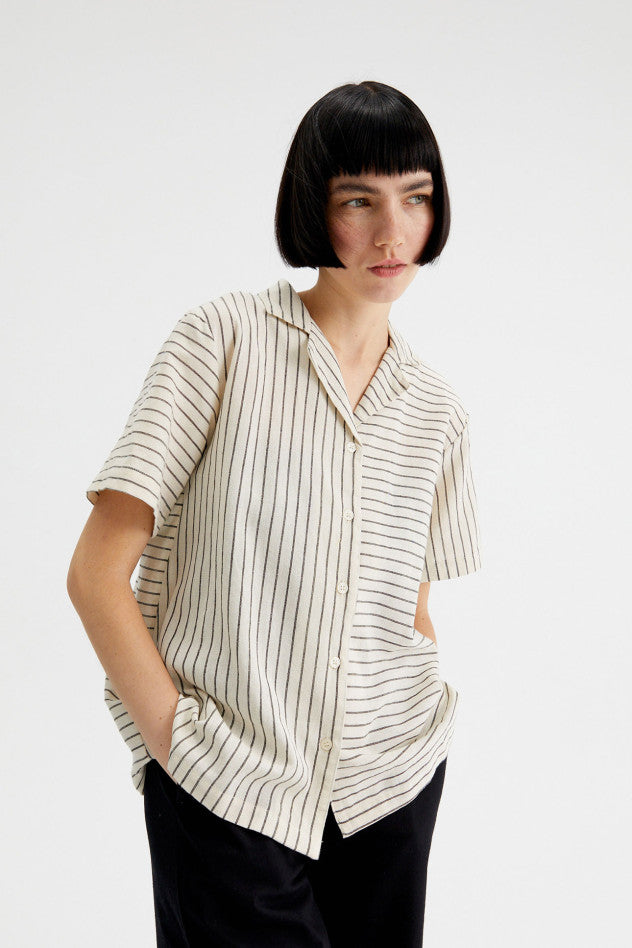 Camicia a maniche corte con fantasia a righe